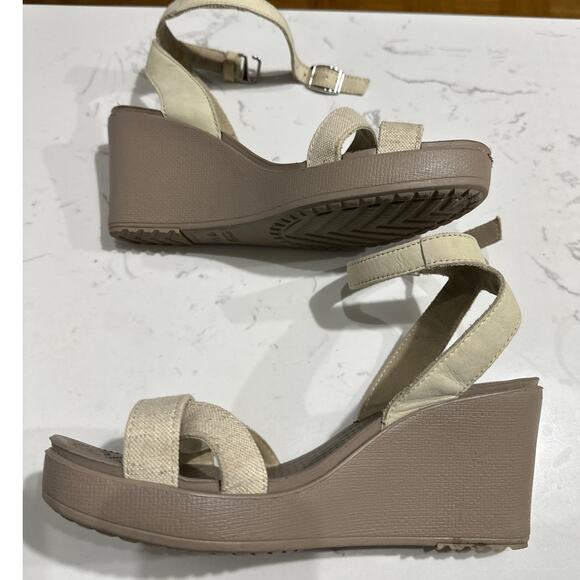 Crocs Women's Leigh Beige and Cream Wedge Strappy Sandals, Size 9, Like New - Picture 3 of 6